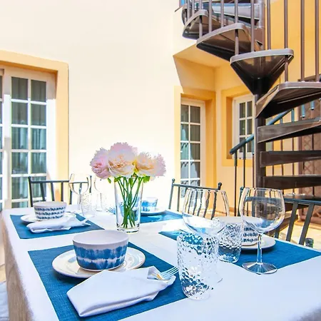 Апартаменты Luxury 3 Bedroom With Sea View Solarium